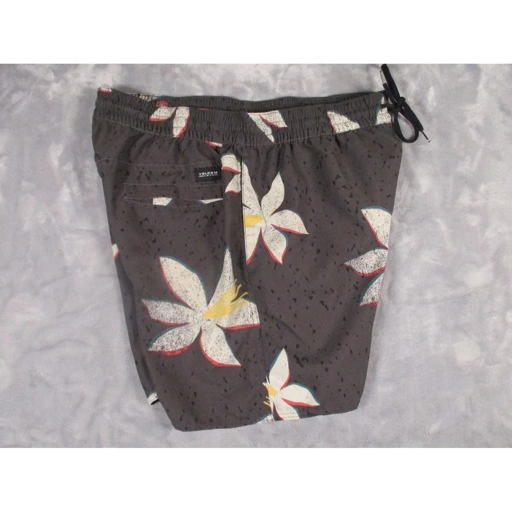 Volcom Board Swim shorts Men XL Elastic‎ Waist Draw Sting Pockets Black Floral